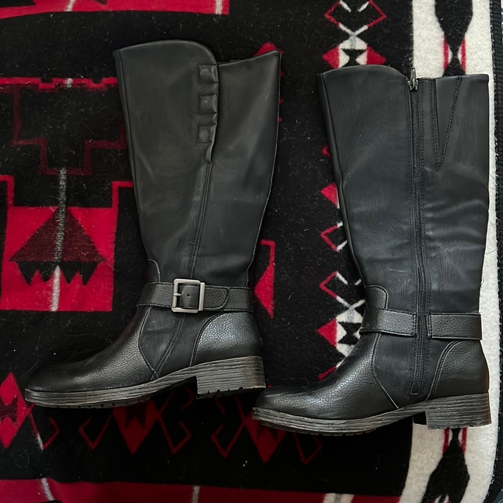 Tall black boots size 7